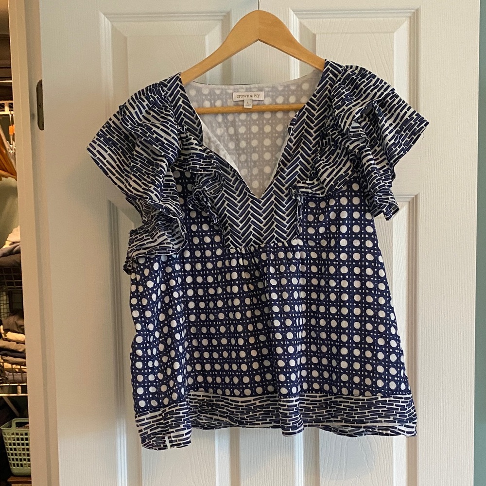 crown & ivy | Navy and White V Neck Ruffle Sleeve Top